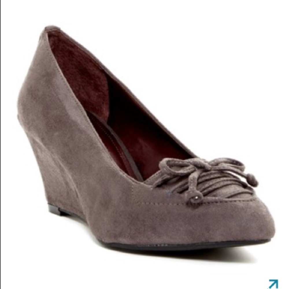 NWOT BCBGeneration Aleyna Wedge Pump - Sz 7